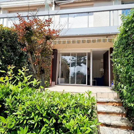 T2 Avec Terrasse Et Jardin Clos A 200m De La - Parking Prive Inclus - Fr-1-71-94 רויאן